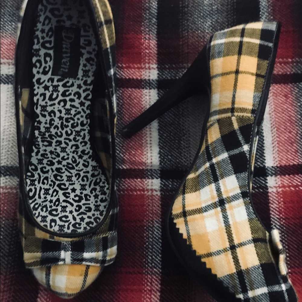 Draven Plaid Heels - Picture 2 of 4